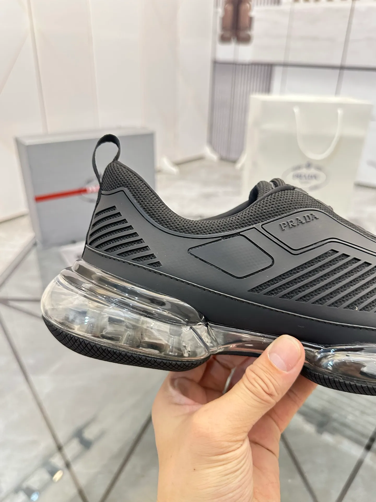 Men's shoes for sale 💰: 💰P660¥ High-end top quality Product trademark: Prada *"Prada*" low-top casual shoes Regular size: 38-45 (can be customized to 46) Product materials: Upper imported from the counter original material, breathable lining, cowhide foot pads, original air cushion outsole. No.: 001